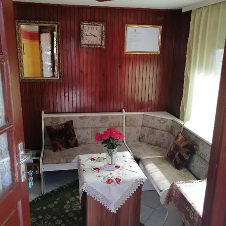 Nagymama Házikója Pipacs Nyaralója